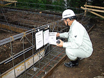 検査員による配筋検査