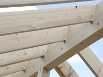 横架材と屋根垂木を接合