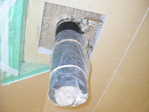 薪ストーブ煙筒と天井取合い部分