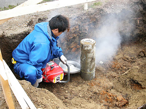 所定の高さで杭頭をカット