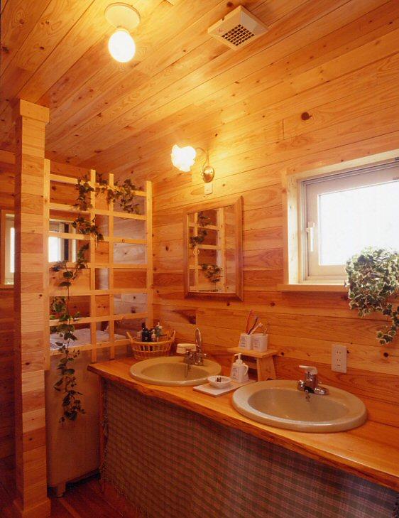 ラバトリー・洗面所：洗面所の隣のトイレを移設して、広々とした木の香り漂う洗面所に！