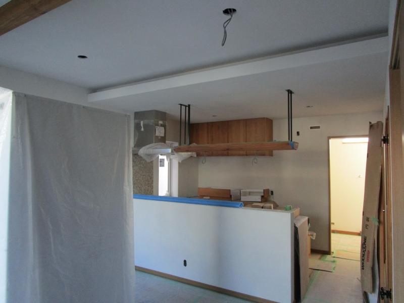 2021.11.04　2階リビング～キッチン方向：塗り壁・天井完了