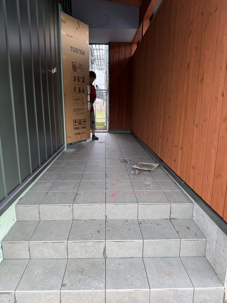 8/12 玄関ポーチ: